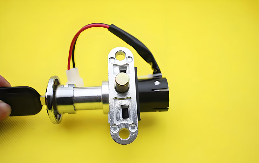 霍爾元件賦能電動(dòng)車智能安防——華芯全極低功耗霍爾HX6323引領(lǐng)電子龍頭鎖新升級(jí)