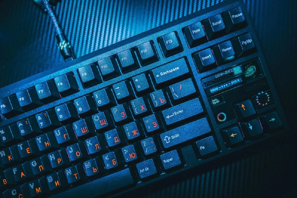 霍爾元件在機(jī)械鍵盤(pán)中的創(chuàng)新應(yīng)用——以無(wú)錫華芯科技HX49E線性霍爾元件為例